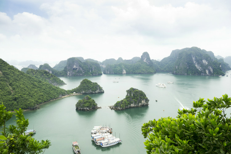 Vietnam_HalongBay (2).jpg